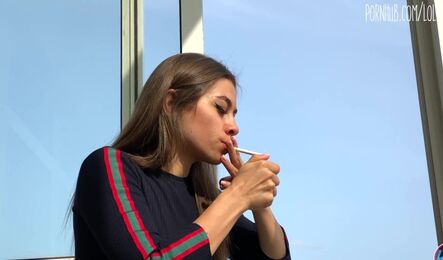 Решил отучить девушку от курения и соблазнить на секс!