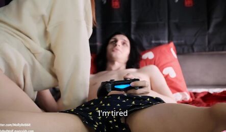 Очень красивая русская девушка радует сладким оральным сексом