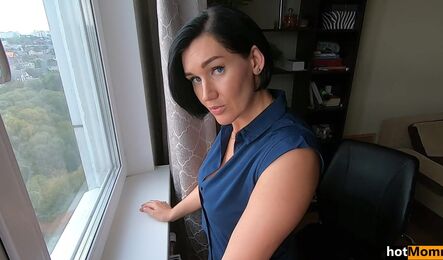 Зрелая мачеха трахается с пасынком за компромат