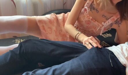 Соседка зашла к парню в гости, когда он пригласил!