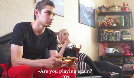 Русская сводная сестра случайно испачкалась и захотела секса