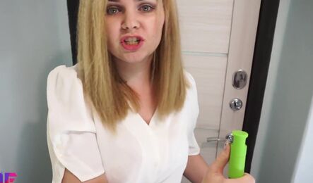 Думала сможет продать швабру клиенту, но что-то пошло не по плану