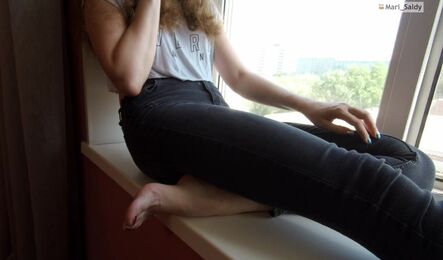 Только разошлась с парнем, но быстро нашла ему замену!