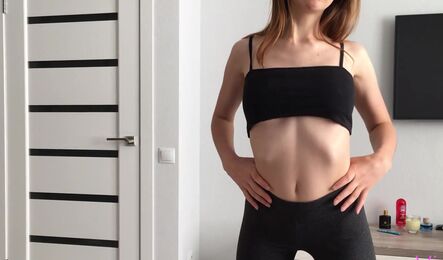 Захотела соблазнить молодого тренера по фитнесу на домашний секс