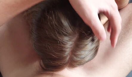 Женушка любит спать без одежды и тем самым еще больше возбуждает мужа