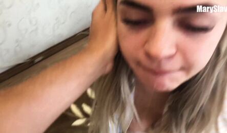 Русская милашка шликается со своим другом!