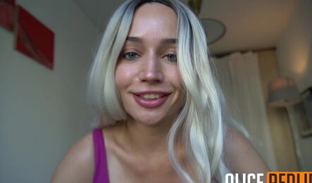 Талантливая блондинка принимает сперму в киску!