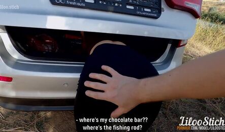 Девушка застряла в багажнике и занялась сексом на природе со сводным братом