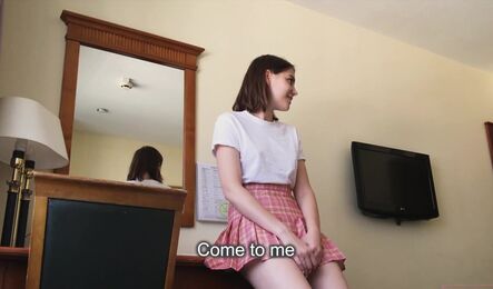 Девушка в юбке любит куни и оргазмы от секса!