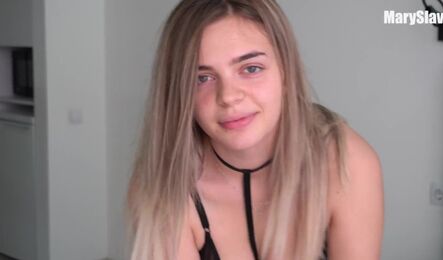 Милашка в красивом белье соблазнила мужчину на красивый секс