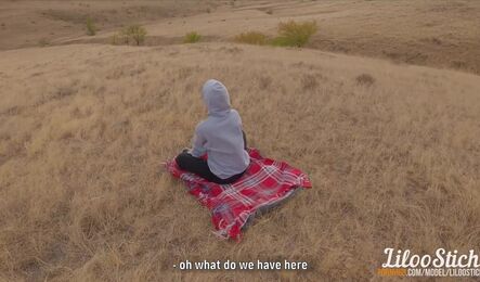 Красотка и ее парень занялись классным сексом с шикарным видом на природу!