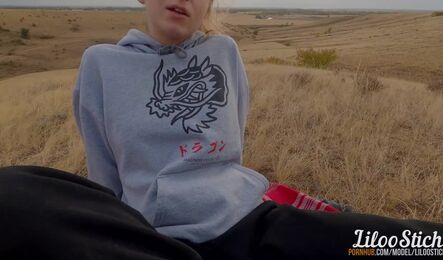 Красотка и ее парень занялись классным сексом с шикарным видом на природу!