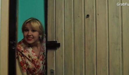 Зашла к соседу на кухню, выпила чаю и трахнулась!