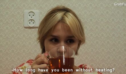 Зашла к соседу на кухню, выпила чаю и трахнулась!