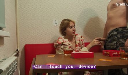 Зашла к соседу на кухню, выпила чаю и трахнулась!