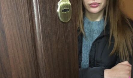 Впустил домой погреться молодую подругу и обеспечил себе секс!