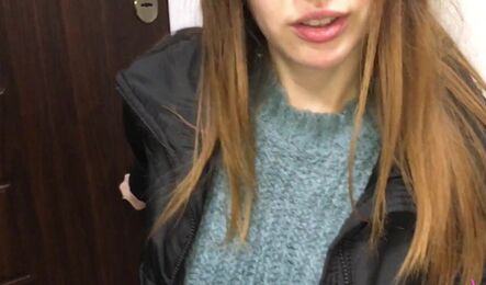 Впустил домой погреться молодую подругу и обеспечил себе секс!