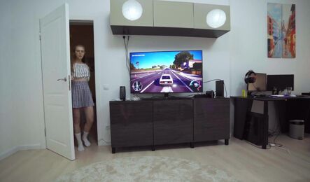 Что лучше? Секс с милашкой или игра в PS?