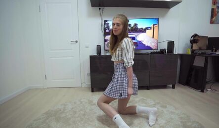 Что лучше? Секс с милашкой или игра в PS?