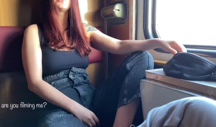 Секс в поезде в кремпаем по дороге на море!