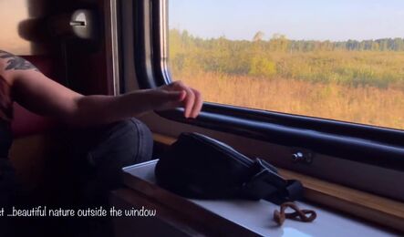 Секс в поезде в кремпаем по дороге на море!