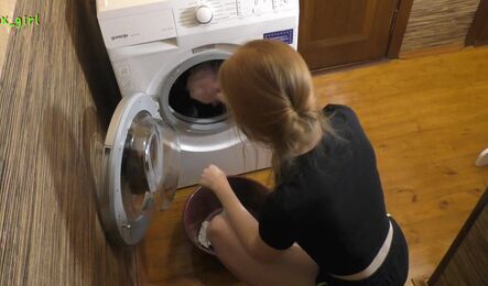 Сестра хотела найти свои грязные трусики, но что-то пошло не так