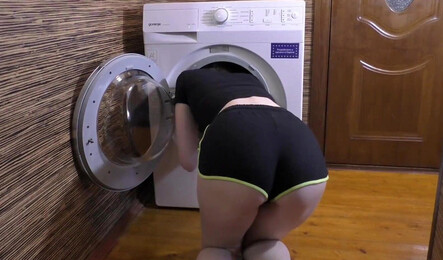 Сестра хотела найти свои грязные трусики, но что-то пошло не так