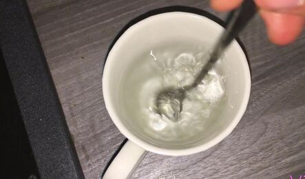 Как сводная сестра выпила таблетку и захотела секса!