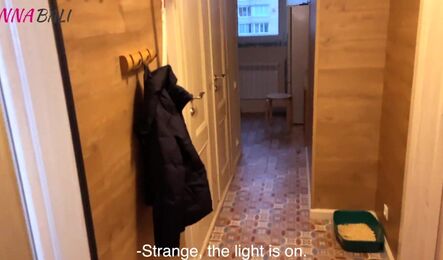 Зашел к соседку в комнату и довел ее до оргазма