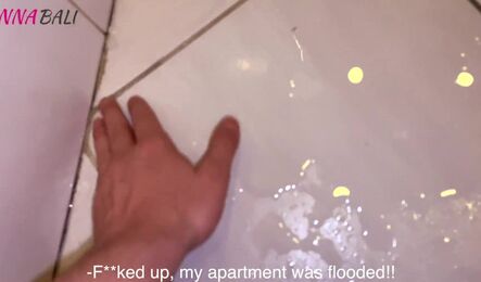 Зашел к соседку в комнату и довел ее до оргазма