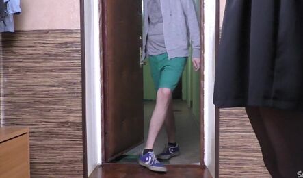 Как сводная сестра дала порвать на себе колготки