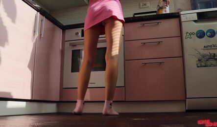 Зашел к соседке за формой и остался на сладкий секс!