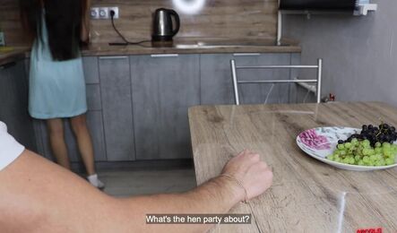 Зашел в гости к старой подруге и классно провел время у неё дома