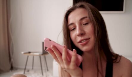 Зашел в гости к красотки после тренировке, чтобы снять напряжение