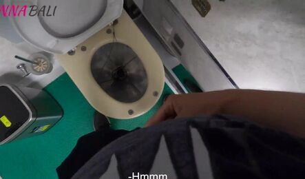 Неловкий случай в поезде закончился сексом с русской незнакомкой