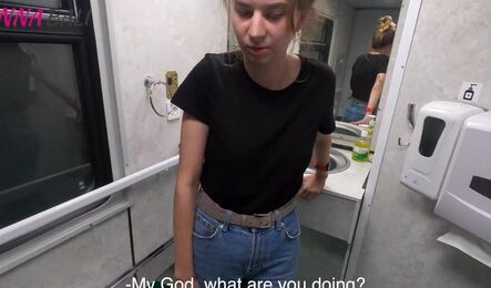 Неловкий случай в поезде закончился сексом с русской незнакомкой