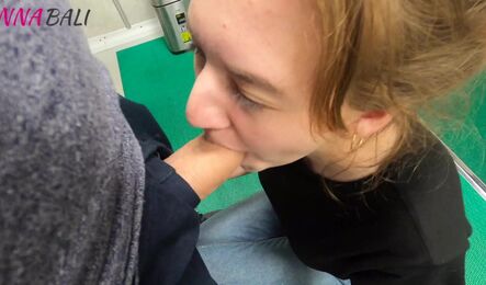 Неловкий случай в поезде закончился сексом с русской незнакомкой