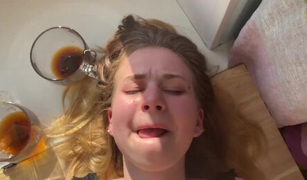 Выпила и потрахалась с клиентом с окончанием внутрь