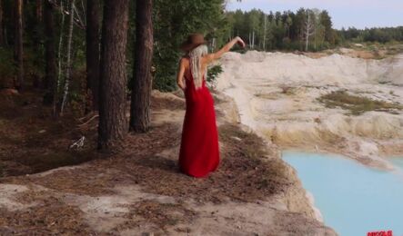 Секс на природе с молодой девушкой с классной фигурой