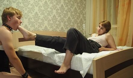 Свиду скромная русская милашка знает как возбудить русского мужчину