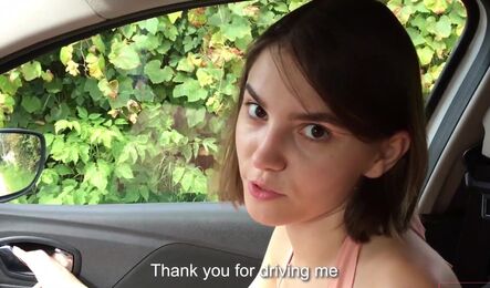 Подвез милую русскую девушку и получил неплохой минет с сексом