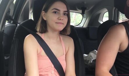 Подвез милую русскую девушку и получил неплохой минет с сексом