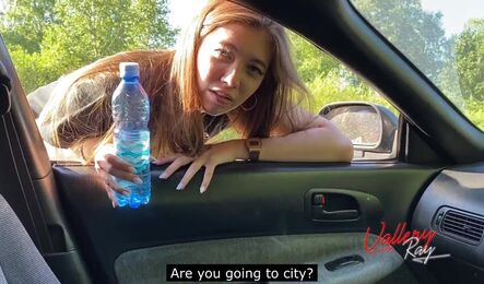 Деревенская незнакомка сделала минет за то что подвез!