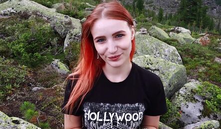 Рыжая давалка так хочет секса, что ей сложно отказать