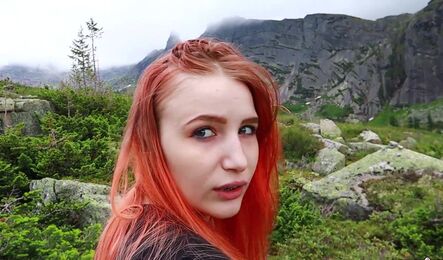 Рыжая давалка так хочет секса, что ей сложно отказать