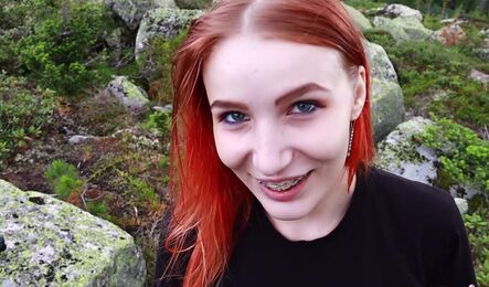 Рыжая давалка так хочет секса, что ей сложно отказать