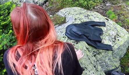 Рыжая давалка так хочет секса, что ей сложно отказать