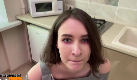 Русская пара (муж и жена) занимаются сексом на кухне!