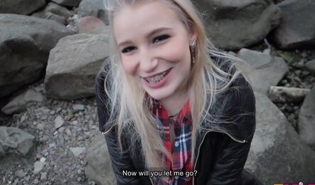 Русская девушка трахнулась с незнакомцем, когда просто делала селфи!