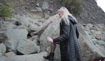 Русская девушка трахнулась с незнакомцем, когда просто делала селфи!